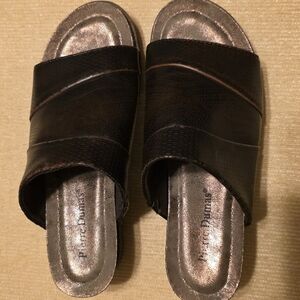 Pierre Dumas Women's Black Slide Sandals
